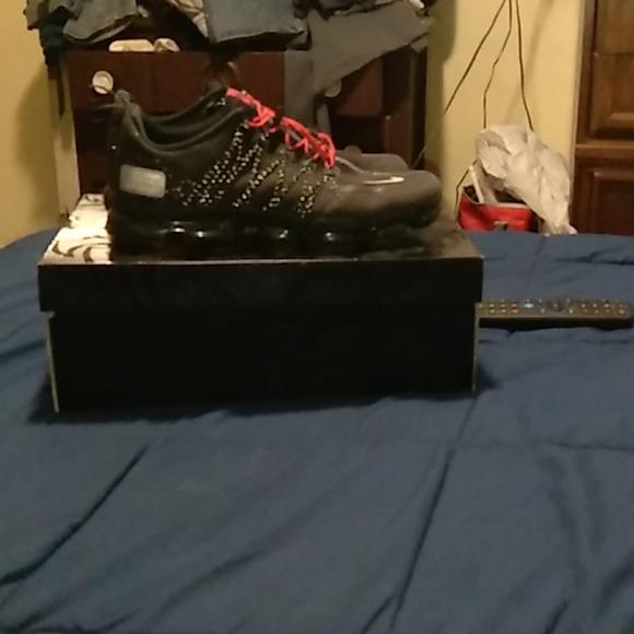 Staring two sets of shoes. Vapormax and LeBron - Picture 2 of 3